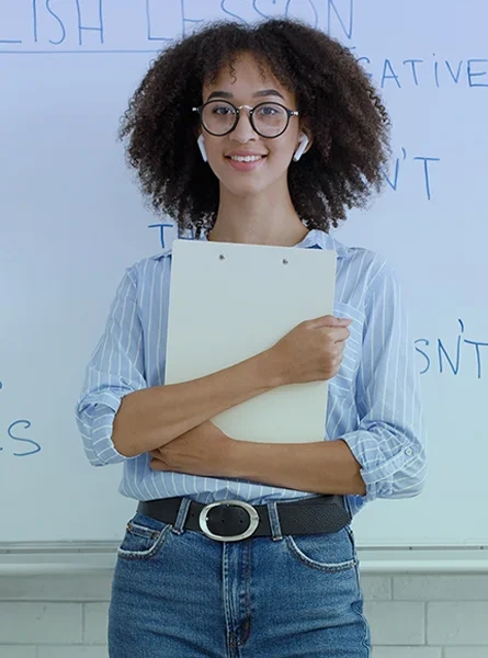 This image features an expert at Pearl Lemon Sales.