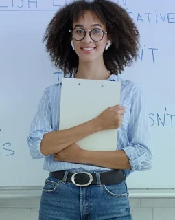 This image features an expert at Pearl Lemon Sales.